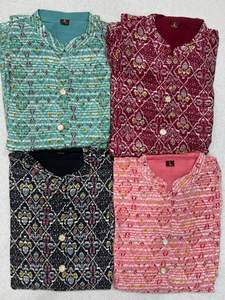 Robe une pièce en georgette douce à imprimé floral, parfaite pour une collection de vêtements décontractés - Product Image 5