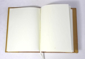 Cuadernos de Diseño con Logotipo Impreso en Color Amarillo, Papel con Diseño en Relieve en la Parte Delantera, Hechos a Mano con Cuero de Algodón Reciclado de Primera Calidad - Product Image 3