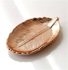 Plateau de service doux en aluminium inoxydable de conception admirable avec le plateau de service de thé de forme ronde de travail martelé - Product Image 6