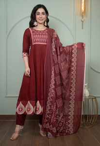 Ensemble Kurti floral imprimé pour femme de qualité supérieure trois pièces-tissu doux avec ensemble Dupatta et pantalon assorti - Product Image 6
