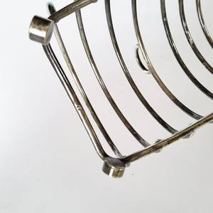 Support de pain grillé en argent fait à la main pour les morceaux de pain de petit-déjeuner accessoires de cuisine rangement et organisation à domicile porte-toasts - Product Image 2