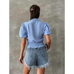 Camisa de Lino Azul Topshow con Detalle Floral en el Pecho, Blusa Casual de Manga Corta para Mujer, para Verano y Primavera, Venta al Por Mayor - Product Image 4