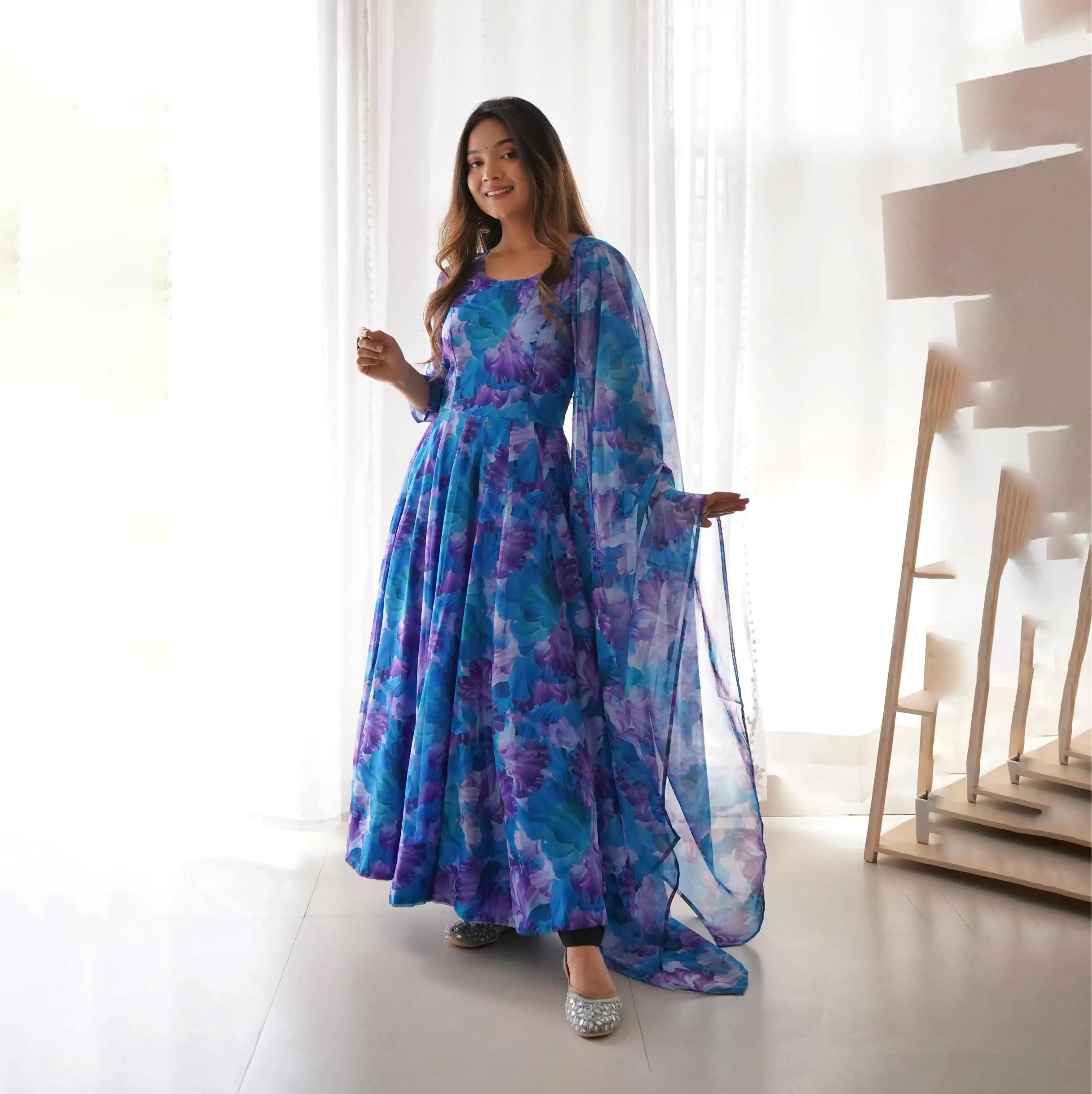 Pakaian pesta baru Anarkali Tabby Organza sutra dengan gaun kerja motif cetak Digital dengan Dupatta siap untuk dipakai untuk wanita gaun Bollywood
