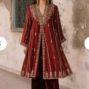 DERNIÈRE VESTE DE DESIGNER ET ROBE EN PLAZO ÉLÉGANTE AVEC BELLE BRODERIE ZARI POUR Robe de fête pour fête/mariage @ 2024 - Product Image 1