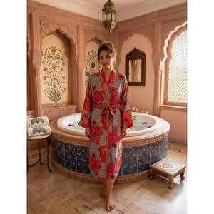 Vestido Kimono de Seda Reciclada Estilo Boho Chic Vintage para Mujer, Ideal para la Playa, Resort, Casa o como Bata de Baño - Product Image 1
