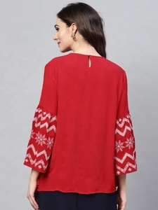 เสื้อปักลายดอกไม้สำหรับเด็กผู้หญิง, กระดุมทรงเอปักลายดอกไม้แขนกระดิ่งสามส่วนทำจากผ้าทอสีพื้น - Product Image 2