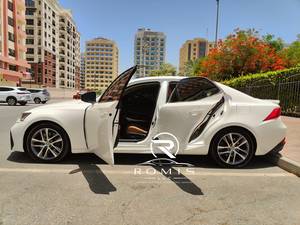 Lexus IS 300 F Sport 2024 d'occasion, conduite à gauche, automatique, berline, sièges en cuir, caméra de recul - Product Image 5