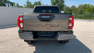 TO-YOTA HILUX 4.0 DOUBLE CAB INVINCIBLE 2.8AUT 4WD V6 SUV D-4D 4X4 Double Cabine AUTOMATIQUE TRANSMISSION - OCCASION 2023 - Product Image 2