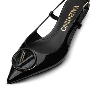 Escarpins slingback en cuir verni à talon chaton V-Logo avec bout pointu, noirs - Product Image 5