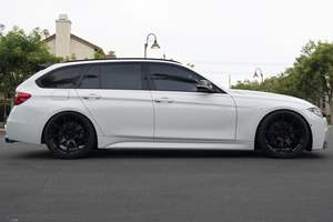 BMW 330i xDrive Sport Wagon d'occasion 2018 (conduite à gauche/droite) - Product Image 2