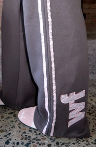 Ensemble de survêtement pour femme, pantalon de survêtement à jambes larges respirant à capuche, uni, brodé, long, 2 pièces, pour l'hiver - Product Image 5