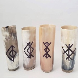 Vaso de cuerno vikingo hecho a mano, perfecto para regalos de Navidad, cuerno vikingo para beber a la venta - Product Image 1