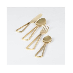 Juego de cubiertos de metal de color dorado con tenedor, cuchillo y cuchara de la más alta calidad con mango de resina para uso doméstico - Product Image 2