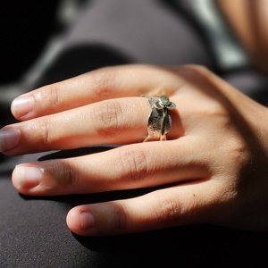 Anillo giratorio de latón plateado con textura de flor, anillo giratorio para mujer, joyería oxidada para regalo, banda de meditación hecha a mano de Navidad - Product Image 2