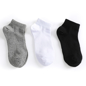 Chaussettes athlétiques mi-mollet pour femmes en spandex extensible, légères, compression CLASSE 4, motif rayé, vente en gros - Product Image 3
