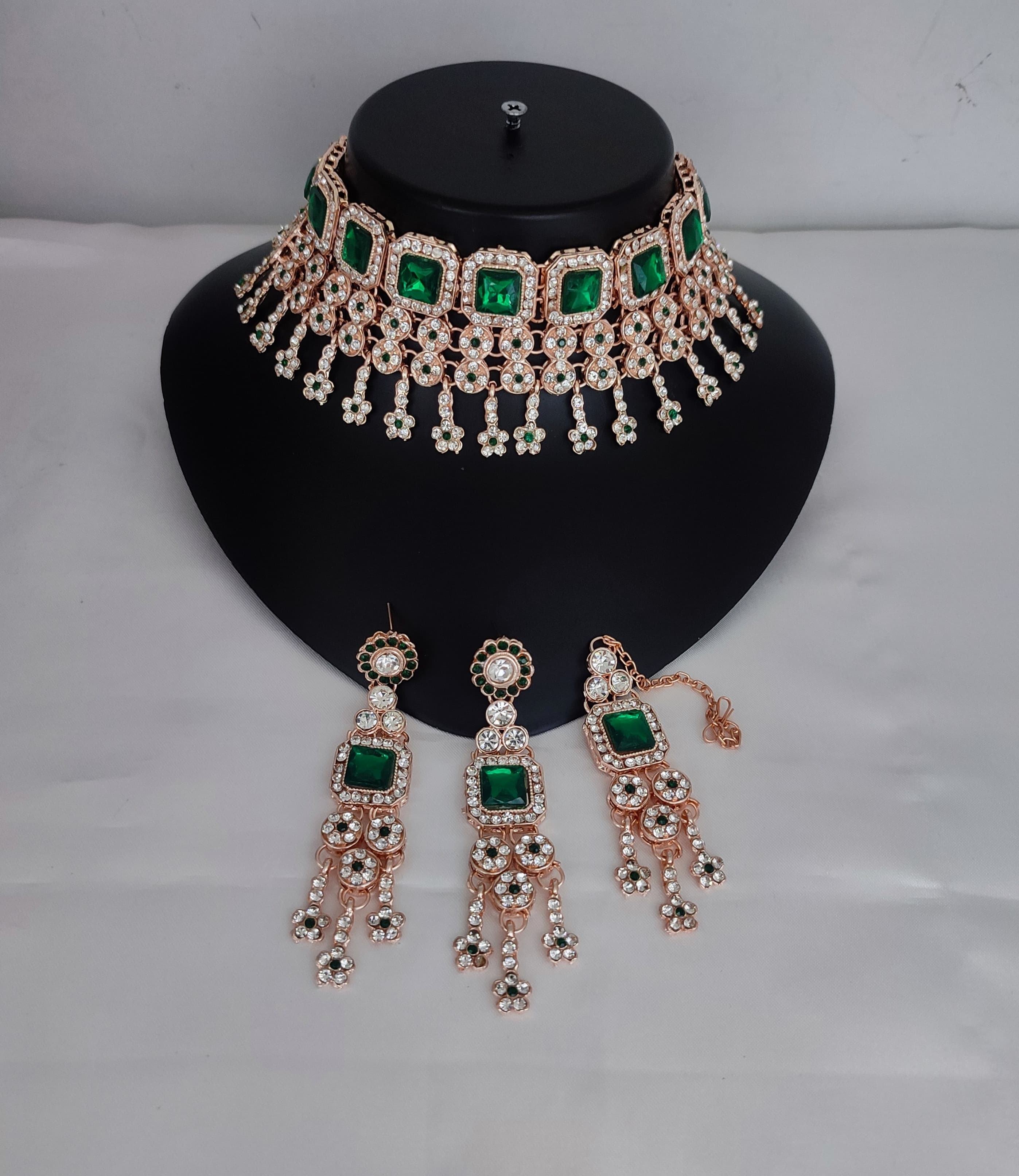 สีเขียว