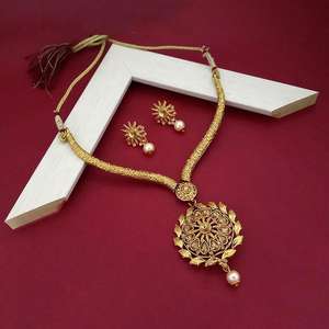 Kriaa marrón Kundan piedra chapado en oro joyería fina collar conjunto 1113210 - Product Image 1