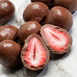 Dragées de fraises au chocolat blanc de premier choix – Lyophilisées, enrobées de qualité supérieure, délice gastronomique, emballage en vrac - Product Image 1