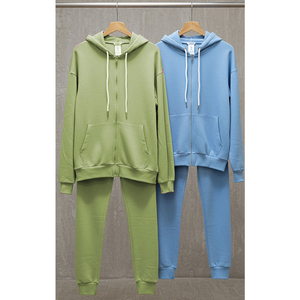 2025 ropa de invierno de alta calidad al por mayor 100% poliéster transpirable Casual chándales sudaderas con capucha logotipo personalizado Hombres estilo sólido - Product Image 3