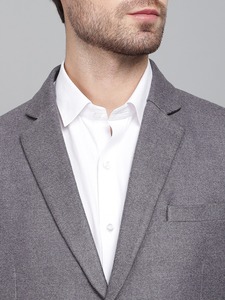 เสื้อเบลเซอร์ลำลองสีเทาอ่อนคุณภาพเยี่ยมสำหรับผู้ชาย เหมาะสำหรับใส่ทำงานในฤดูใบไม้ผลิและฤดูใบไม้ร่วง หรือใส่ในชีวิตประจำวัน มีจำหน่ายในราคาที่ดีที่สุด - Product Image 4