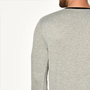 เสื้อยืดคอวีแขนยาวผู้ชายแฟชั่นใหม่ เสื้อยืดคอวีผ้าฝ้าย เสื้อยืดคอวีแขนยาวผู้ชายสกรีนโลโก้ได้ - Product Image 2