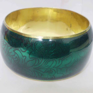 Brazalete de Cobre Plateado de Lujo para Mujer, con Incrustaciones de Esmalte Verde Oscuro Únicas y Diseño Floral Intrincado - Product Image 1