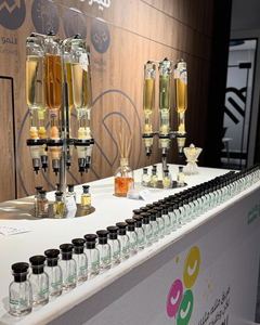 Distributeur Automatique de Parfum 6 Têtes Bar à Parfum Distributeur Autonome 6 Bouteilles 375ml/500ml Design Rotatif Machine de Remplissage - Product Image 1