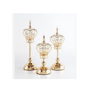 Ensemble attrayant de deux bougeoirs en cristal de métal bougeoir indien de vente très exigeant bougeoir de grande taille en métal doré - Product Image 3