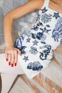 Robe de soirée à paillettes carrées et perlées Patra vintage écologique pour le bal Robe d'été respirante au genou ODM - Product Image 3