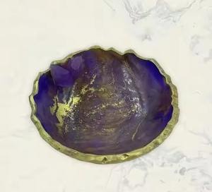 Cuenco decorativo de resina de lujo en acabado dorado, elegante bandeja central, elegante acento de Mesa para el hogar, sala de estar o decoración de eventos - Product Image 2