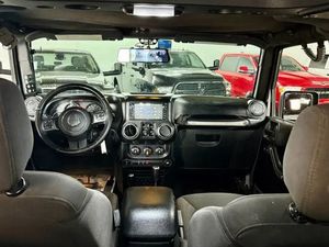 JEEP WRANGLER UNLIMITED SPORT 2017 bien usado disponible derecha e izquierda - Product Image 3