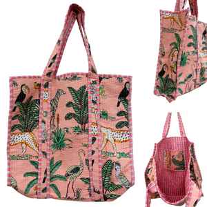 Sac fourre-tout matelassé imprimé à la main en coton imprimé flore et faune - Product Image 2