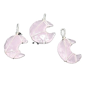 Pierre précieuse naturelle pendentif à breloque lune pierre de cristal artisanat rose opale lune pendentif en fil d'or Fengshui mascotte pendentifs de guérison - Product Image 3