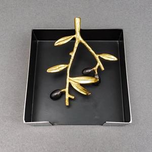 ที่ใส่ผ้าเช็ดปากลายทองคำเปลว ดีไซน์ประดับลูกปัดสีดำ สำหรับงานเลี้ยง งานพิธีการ โต๊ะจัดเลี้ยง และการจัดแสดง ผลิตจากอินเดีย - Product Image 1