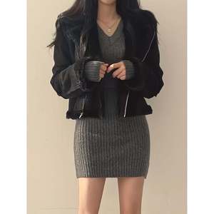 Vestido suéter ajustado de manga larga con cuello en V y botones para mujer - Product Image 5