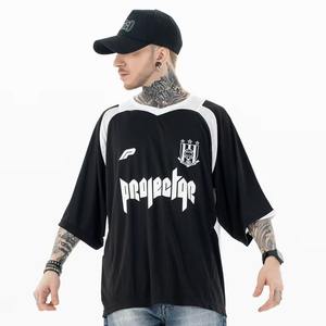 เสื้อยืดแขนสั้นสำหรับผู้ชายเสื้อเจอร์ซีย์ลายตัวอักษรอเมริกันคลาสสิกแบบย้อนยุค - Product Image 3