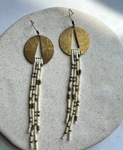 Hermosos Pendientes Largos Boho Hechos a Mano con Cuentas y Latón, Pendientes Boho Minimalistas con Cuentas - Product Image 2