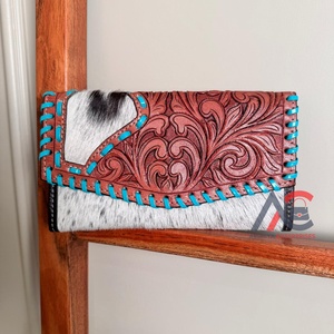 Offre Spéciale à la main usiné sculpture portefeuille pochette élégant en cuir véritable peau de vache fourrure portefeuille Multi utilisations Western cuir portefeuilles - Product Image 1
