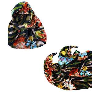 Tocado de Pelo Estilo Étnico Hecho a Mano en Italia, Marca Tocco Di Minerva, Turbante de Algodón Duradero con Diseño Floral de Camuflaje, Accesorio Único - Product Image 1