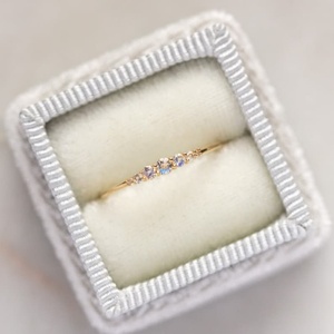 Anillo de Compromiso de Media Eternidad con Piedra Lunar Arcoíris, Plata de Ley 925, Chapado en Oro de 14K, Anillo Delicado para Apilar - Product Image 3