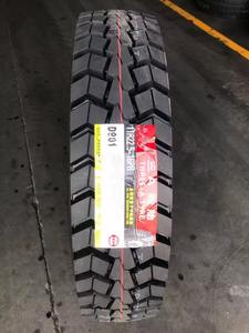 Pneu commercial premium 235/85R16 adapté à diverses applications de camions, offrant une résistance à l'usure de la bande de roulement durable et des performances routières stables. - Product Image 3