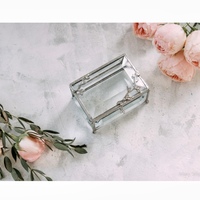 Boîte de rangement de bijoux en verre biseauté plaqué nickel argent moderne Design floral forme hexagonale mallette de rangement d'accessoires en métal précieux