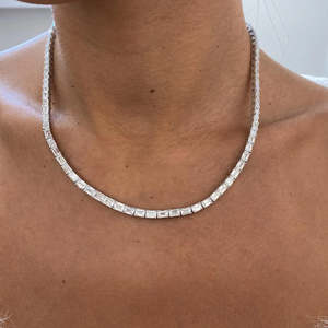 Collar de Gargantilla Fino de Oro de 14K con Moissanita Cultivada en Laboratorio de Corte Esmeralda y Perla de Agua Dulce, Joyería de Boda Estilo Hip Hop, 22.63 CT - Product Image 2