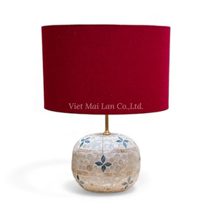 Lampe de table artisanale en nacre naturelle, éclairage en coquillage incrusté pour les intérieurs contemporains - Product Image 2