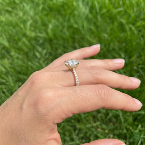 Anillo de Compromiso de Lujo con Diamante Cultivado en Laboratorio de 1.5ct, Corte Brillante Redondo, Elaborado en Oro Amarillo de 14KT para Mujer, Joyería Nupcial Elegante - Product Image 3
