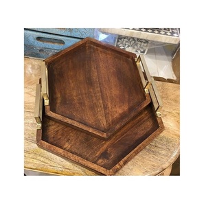Juego de bandejas de servicio de color marrón de madera de 2 bandejas de bombones con forma hexagonal con asas de metal para uso en la mesa de comedor - Product Image 1