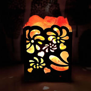 Lámpara de Sal del Himalaya Hecha a Mano con Cesta de Madera, Diseño Exclusivo, Artesanía Natural Pura, Rosa-Naranja-Rojo, Alta Calidad, Nueva Llegada - Product Image 3