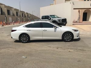 Lexus ES250 V6 GCC AWD essence avec sièges en cuir et régulateur de vitesse ACC 2022 d'occasion - Product Image 3