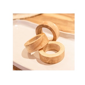 Ronds de serviette en bois de haute qualité pour un décor de table élégant et une finition exquise pour les mariages - Product Image 1