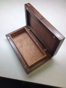 Caja de Almacenamiento de Joyas de Madera de Acacia Hecha a Mano, Cierre de Gancho y Bucle, Diseño en Relieve, Tamaño Personalizable, Caja Cuadrada con Patrón Natural - Product Image 6